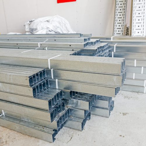 Pile of metallic profiles for plasterboard or dividing wall.